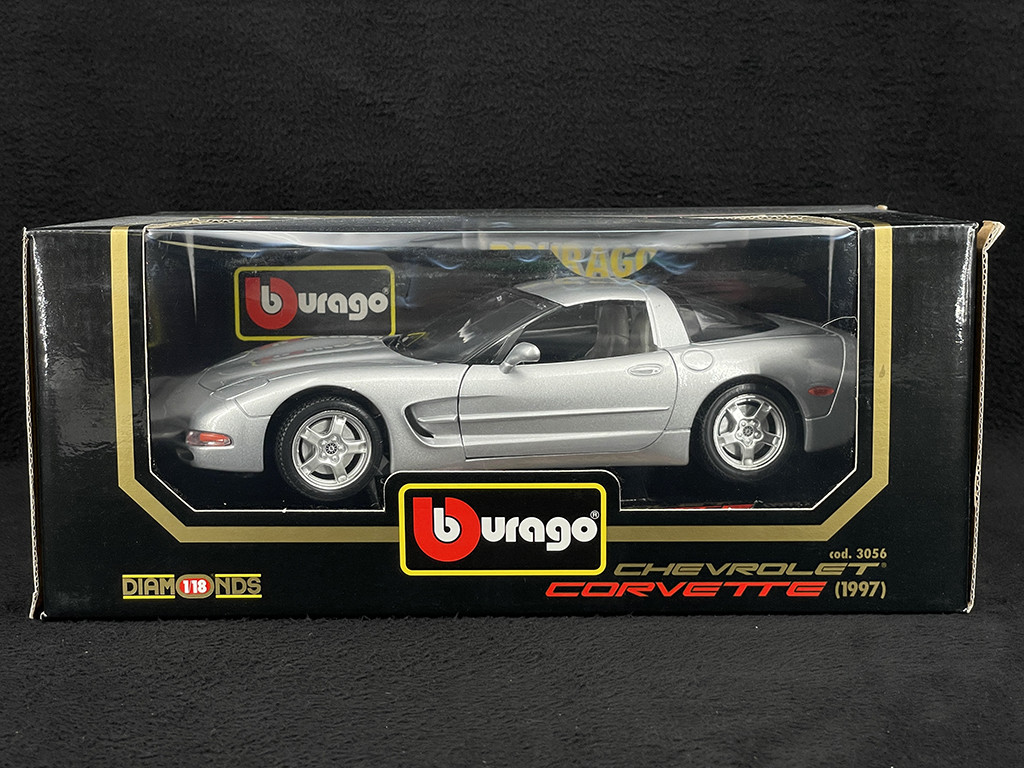 Burago 3056 - Voiture Miniature Chevrolet Corvette 1997 Échelle 1/18 - Argenté