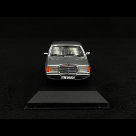 Mercedes-Benz 280 CE Coupé W123 Silver Metallic 1/43 Minichamps 430032221 Mercedes-Benz 280 CE Coupé W123 Silver Metallic 1/43 Minichamps 430032221