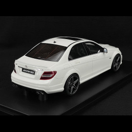 Mercedes-Benz C63 AMG 2007 Diamond White 1/18 GT Spirit GT928