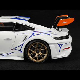 Porsche 911 GT3 RS Type 992 n° 911 2023 Weiß / Orange Dekor 1/18 Minichamps 110062041