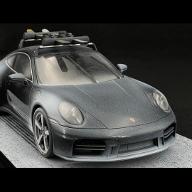 Porsche 911 Carrera S Typ 992.2 2024 Schwarz mit Porsche Skiern 1/18 Spark WAP0210230T911