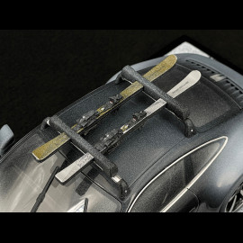 Porsche 911 Carrera S Typ 992.2 2024 Schwarz mit Porsche Skiern 1/18 Spark WAP0210230T911