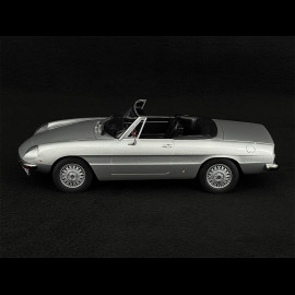 Alfa Romeo 2000 Spider 1973 Light Grey 1/18 Norev 187884