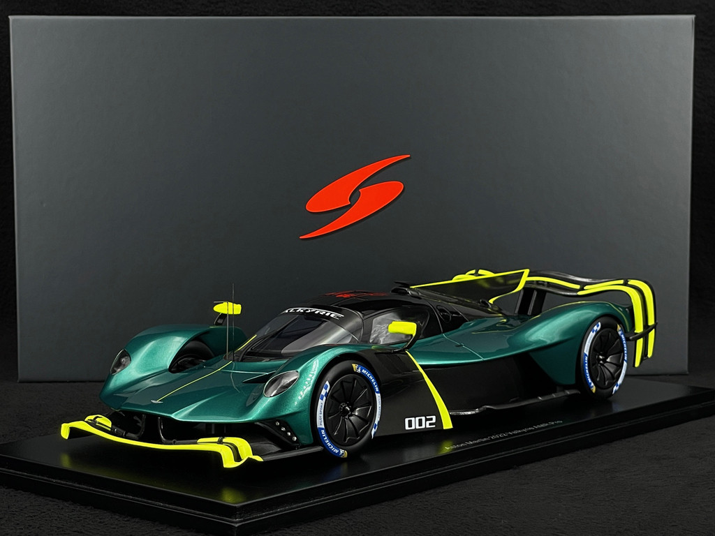 Aston Martin Valkyrie AMR Pro 2022 Racing Green 1/18 Spark 18S943