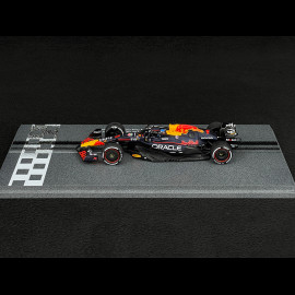 Max Verstappen Red Bull RB20 n° 1 Winner World Championship 2024 F1 + Pit Board 1/43 Spark S9547