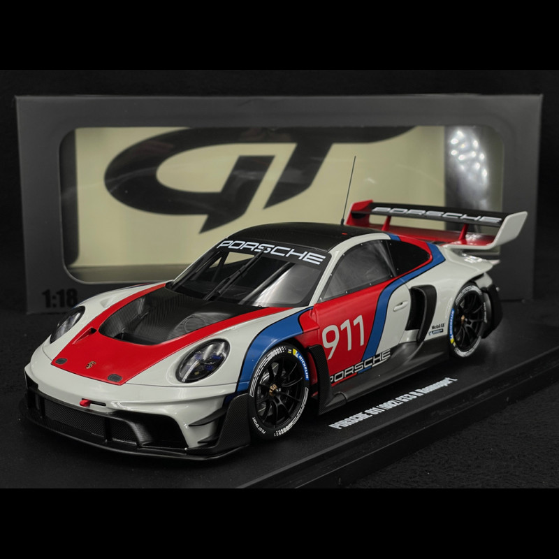 Porsche 911 GT3 R Typ 992 n° 911 Rennsport 2023 Weiß / Blau / Rot 1/18 GT Spirit GT495