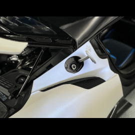 Maserati MC20 2020 Bianco Audace / Glänzendes Schwarz 1/18 BBR Models HE180051AMAS