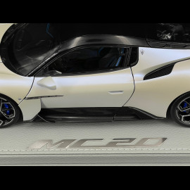 Maserati MC20 2020 Bianco Audace / Glänzendes Schwarz 1/18 BBR Models HE180051AMAS