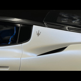 Maserati MC20 2020 Bianco Audace / Glänzendes Schwarz 1/18 BBR Models P18191D1MAS