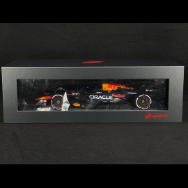 Max Verstappen Red Bull RB20 n° 1 Sieger Weltmeisterschaft 2024 F1 mit Pit Board 1/18 Spark 18S666