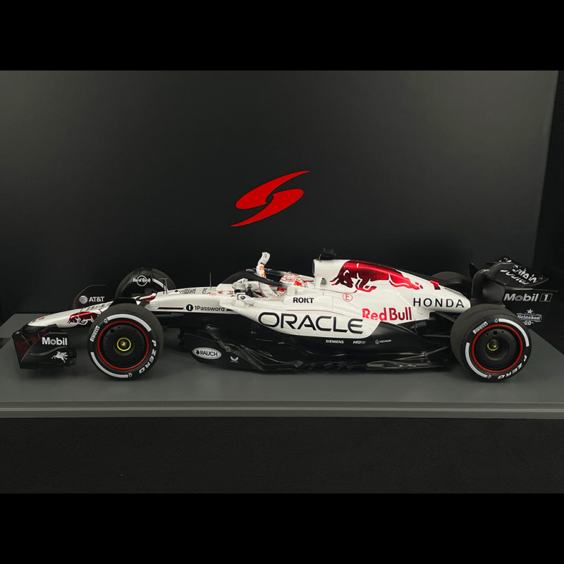 Max Verstappen Red Bull RB21 n° 1 Sieger GP Japan 2025 F1 mit Pit Board 1/12 Spark 12S054
