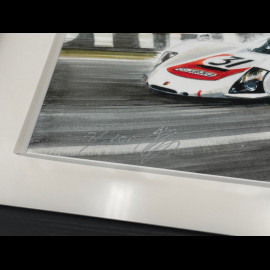Ford Rahmen GT40 Mk.II n° 2 / Porsche 906/6L Carrera 6 n° 31 24h Le Mans 1966 Schwarzer Holzrahmen 25 x 30 cm - Uli Ehret