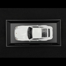 Porsche 911 Carrera RS 1973 weiß /grün 1/43 Welly MAP01997313