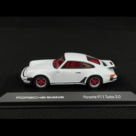 Porsche 911 Turbo 3.0 Typ 930 1975 Weiß / Rot 1/43 Welly MAP01993124