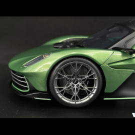 Aston Martin Valhalla 2025 Iridescent Emerald Green 1/18 GT Spirit GT558