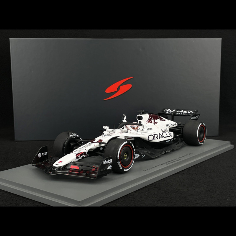 Max Verstappen Red Bull RB21 n° 1 Winner Japanese GP 2025 F1 with Pit Board 1/18 Spark 18S1004