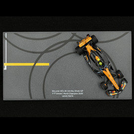 Lando Norris McLaren MCL39 n° 4 3. GP Abu Dhabi / Weltmeister 2025 F1 mit Pit Board 1/43 Spark S9678