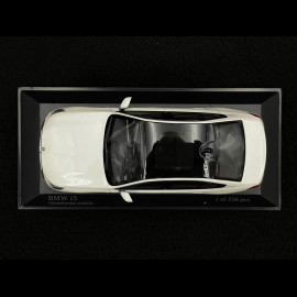 BMW i5 M60 2024 Weiß Metallic 1/43 Minichamps 410024102