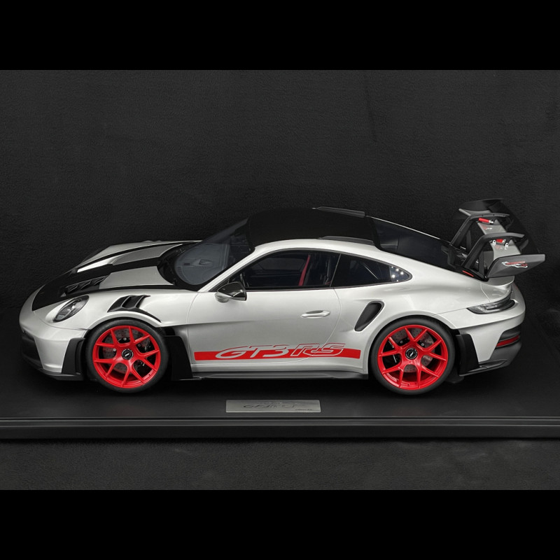 Porsche 911 GT3 RS Type 992.1 2022 Weissach Package Silver GT / Red Stripes 1/8 GT Spirit GTS802001