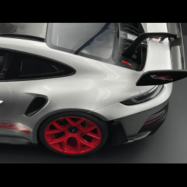 Porsche 911 GT3 RS Typ 992.1 2022 Weissach Package Silber GT / Rote Streifen 1/8 GT Spirit GTS802001