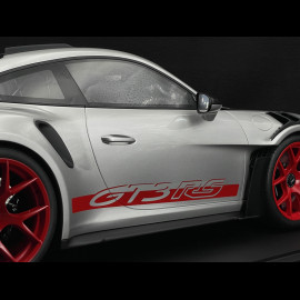 Porsche 911 GT3 RS Typ 992.1 2022 Weissach Package Silber GT / Rote Streifen 1/8 GT Spirit GTS802001