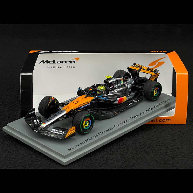 Lando Norris McLaren MCL39 n° 4 Winner British GP 2025 F1 with Pit Board 1/43 Spark S9596