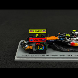 Lando Norris McLaren MCL39 n° 4 Sieger GP Großbritannien 2025 F1 mit Pit Board 1/43 Spark S9596