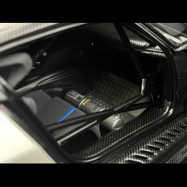 Aston Martin Vulcan 2015 Stratus White 1/18 AutoArt 70261