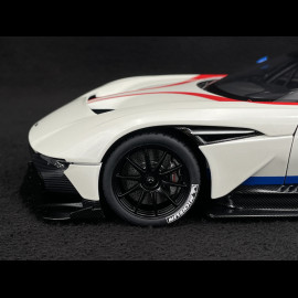Aston Martin Vulcan 2015 Stratus White 1/18 AutoArt 70261