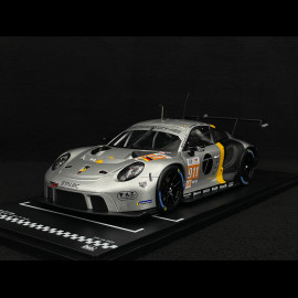 Porsche 911 RSR Type 991.2 n° 911 24h Le Mans 2023 Michael Fassbender Road To Le Mans 1/18 Ixo LEGT18-23LM911