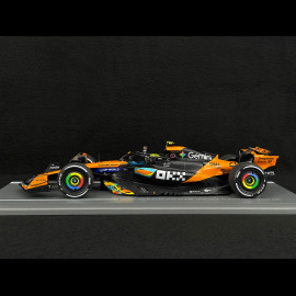 Lando Norris McLaren MCL39 n° 4 3. GP Abu Dhabi 2025 F1 mit Pit Board 1/18 Spark 18S1118