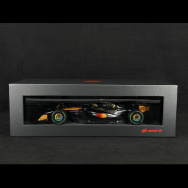 Lando Norris McLaren MCL39 n° 4 Sieger GP Großbritannien 2025 F1 mit Pit Board 1/18 Spark 18S1010