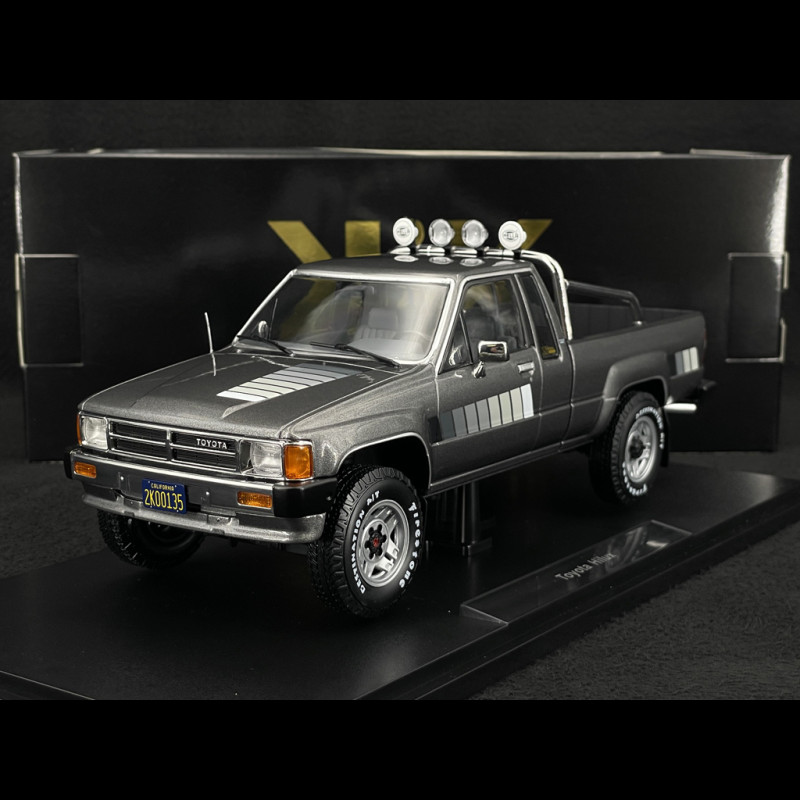 Toyota Hilux Xtra Cab 4x4 1985 Grau Metallic 1/18 KK Scale KKDC181563