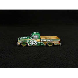 Chevrolet Silverado Kaido Intimidator V2 1980 Kaido House Beige / Green 1/64 Mini GT KHMG267