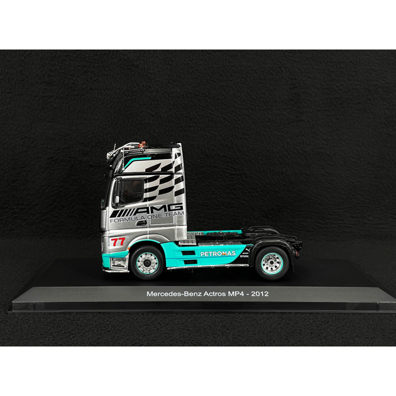 Mercedes-Benz Actros MP4 2012 n° 77 Transport Lkw Mercedes-AMG F1 Team Silber / Schwarz / Grün 1/43 Hachette G1470003