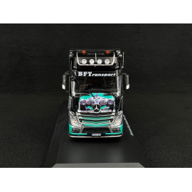 Mercedes-Benz Actros MP4 2012 n° 77 Transport Truck Mercedes-AMG F1 Team Silver / Black / Green 1/43 Hachette G1470003