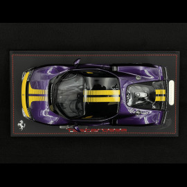 Ferrari 849 Testarossa Assetto Fiorano 2025 Viola Hong Kong / Gelbe Streifen 1/18 BBR Models P18276E