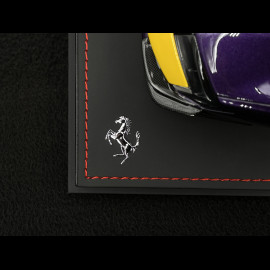 Ferrari 849 Testarossa Assetto Fiorano 2025 Viola Hong Kong / Gelbe Streifen 1/18 BBR Models P18276E