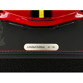Ferrari 488 Pista 2018 Rosso Corsa / Schwarzer Streifen / Carbon Felgen 1/18 BBR Models P18145A7