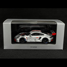 SELTEN Exemplar 1/1500 : Porsche 911 GT3 R Typ 992 2024 Silbergrau / Rot 1/43 Spark WAP02057126EVO