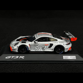 SELTEN Exemplar 1/1500 : Porsche 911 GT3 R Typ 992 2024 Silbergrau / Rot 1/43 Spark WAP02057126EVO