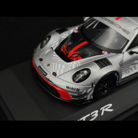 SELTEN Exemplar 1/1500 : Porsche 911 GT3 R Typ 992 2024 Silbergrau / Rot 1/43 Spark WAP02057126EVO
