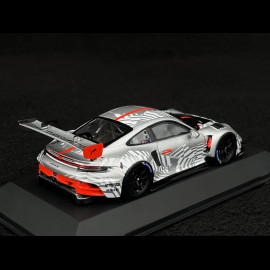 Porsche 911 GT3 R Typ 992 2024 Präsentationsversion Silbergrau / Rot 1/43 Spark WAP02057126EVO