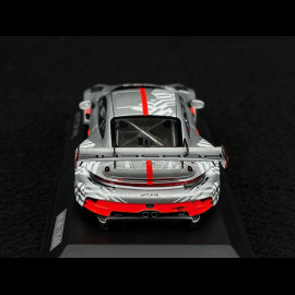 Porsche 911 GT3 R Typ 992 2024 Präsentationsversion Silbergrau / Rot 1/43 Spark WAP02057126EVO