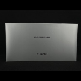 Porsche 911 GT3 R Typ 992 2024 Präsentationsversion Silbergrau / Rot 1/18 Spark WAP02157126EVO