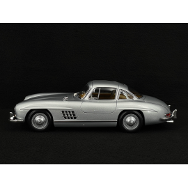 Mercedes-Benz 300 SL 1954 Butterfly Doors Silver Grey 1/18 Norev 183857