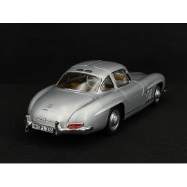 Mercedes-Benz 300 SL 1954 mit Flügeltüren Silbergrau 1/18 Norev 183857