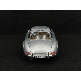 Mercedes-Benz 300 SL 1954 mit Flügeltüren Silbergrau 1/18 Norev 183857