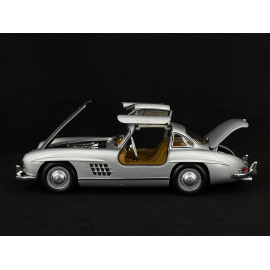Mercedes-Benz 300 SL 1954 mit Flügeltüren Silbergrau 1/18 Norev 183857