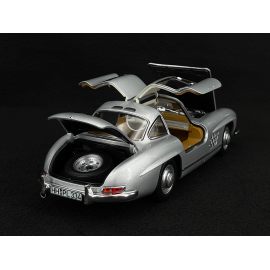 Mercedes-Benz 300 SL 1954 mit Flügeltüren Silbergrau 1/18 Norev 183857